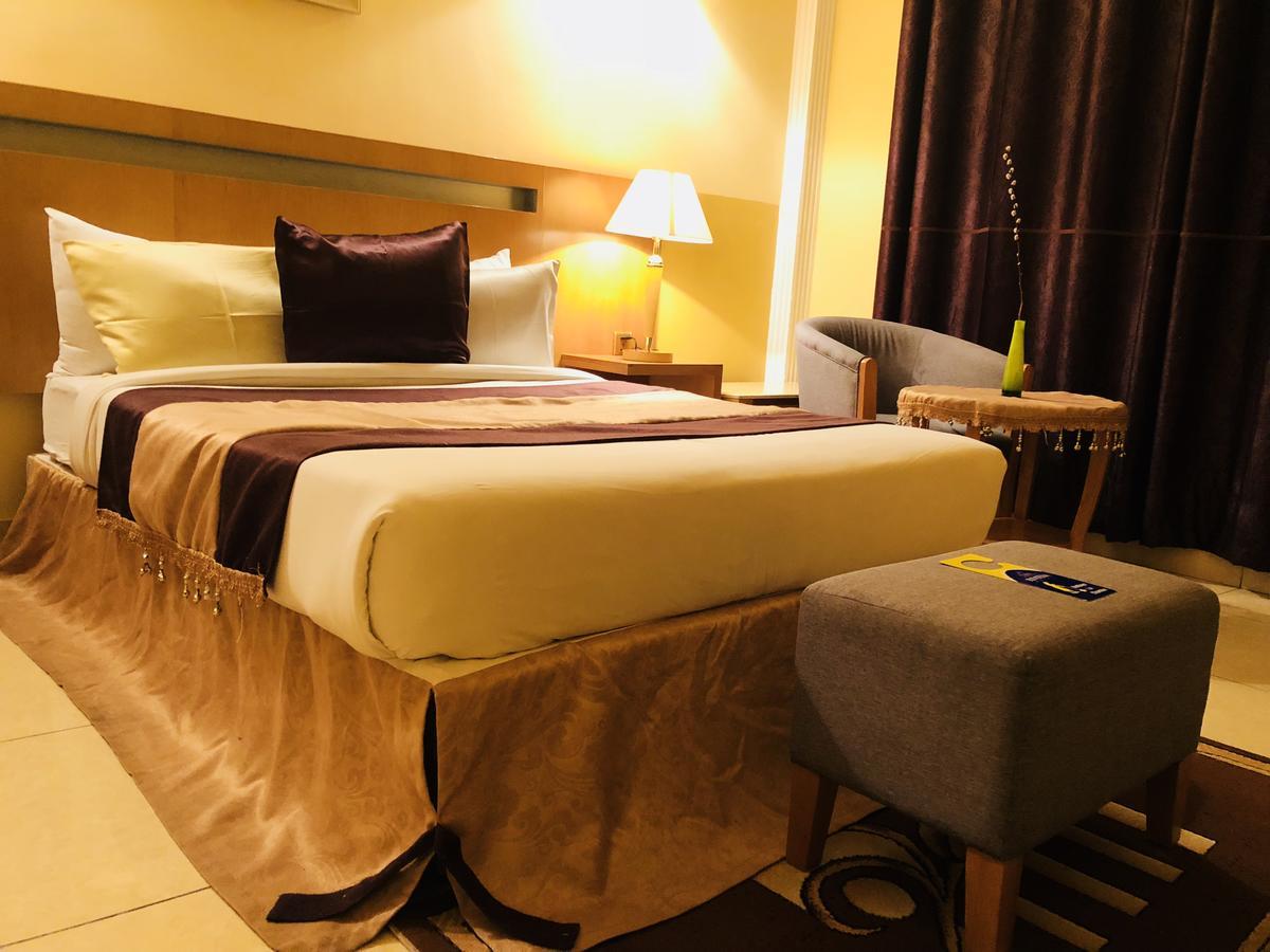 Hotel Riviera 布拉柴维尔 外观 照片